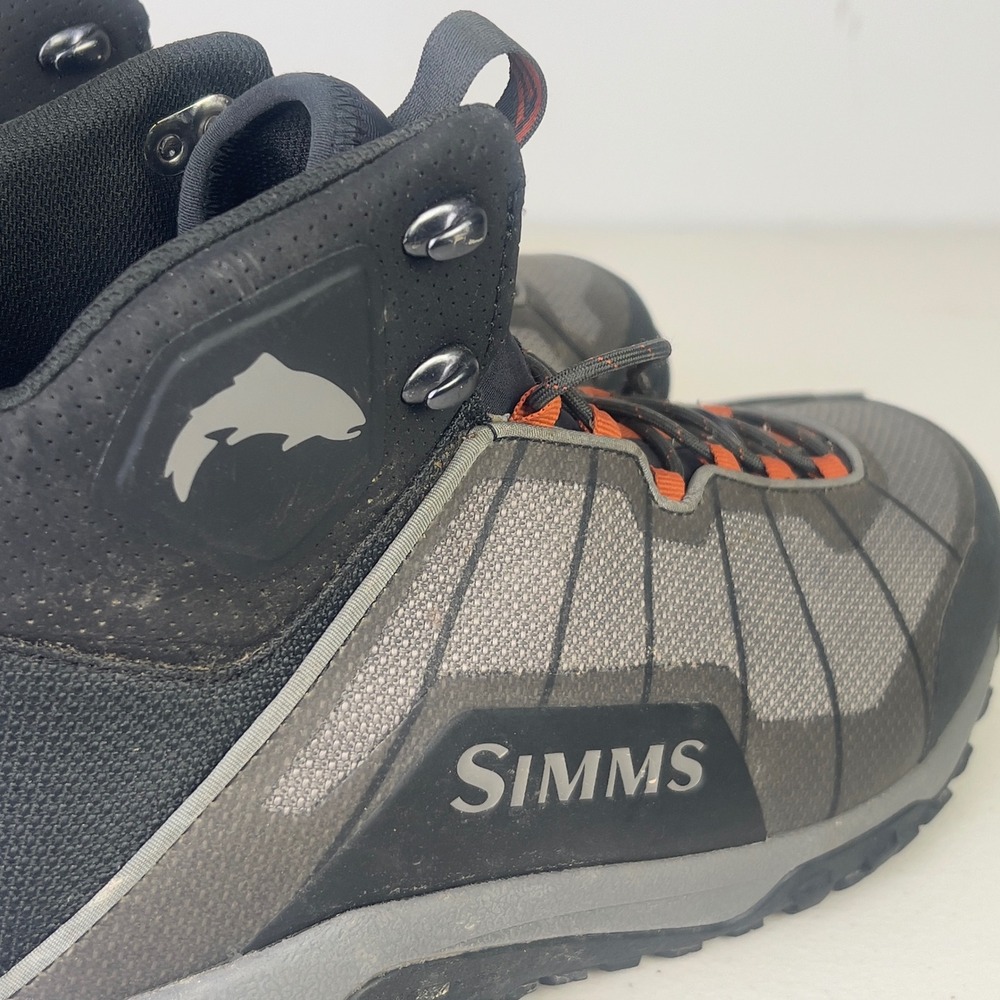 Simms Flyweight Wading Boots Mens 11 Grey Vibram Sole Fishing 40211-00 Outdoor